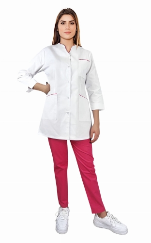 Дамски медицински комплект с 3/4 ръкав и розова кант.