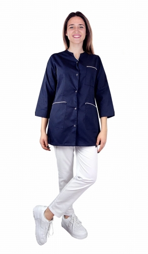 Дамски медицински комплект с 3/4 ръкав и бяла кант.