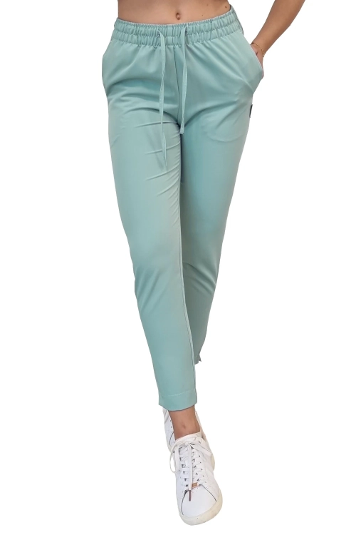 Miętowy kolor damskiego kompletu medycznego BASIC PREMIUM