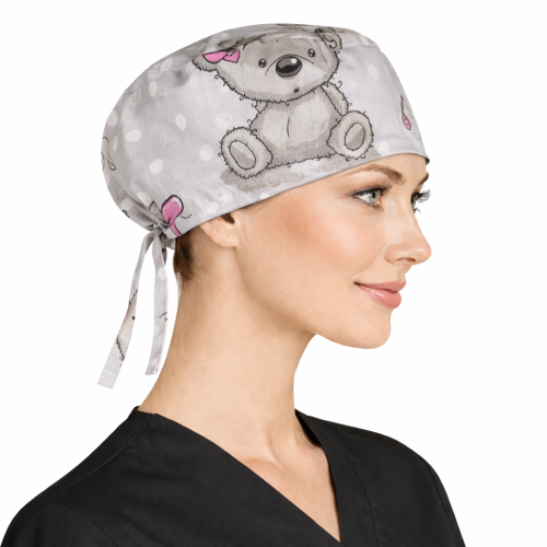 Czepek medyczny w kolorowe bajkowe wzory dla medyków W3 widok z boku.png