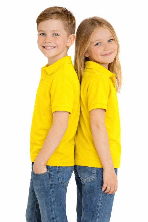 Koszulka polo dziecięca dla chłopca i dziewczynki w wieku 3-14 lat żółta widok dzieci plecemi.png