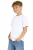 T-shirt dziecięcy dla chłopca i dziewczynki kolor biały widok chłopca w t-shirt.png