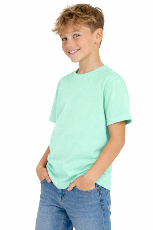 T-shirt dziecięcy dla chłopca i dziewczynki kolor miętowy widok chłopca w t-shirt.png