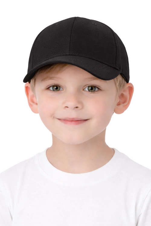 Czapka dziecięca dla chłopca i dziewczynki zapinana na rzep 290g z wywietrznikami czarna przód.png