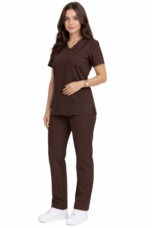 Komplet medyczny Casual  PREMIUM w kolorze czekoladowym  ,klasyczne proste spodnie