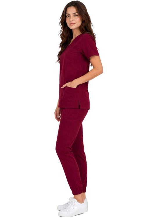 Bordowy komplet medyczny damski – scrubs CASUAL PREMIUM_bok.png